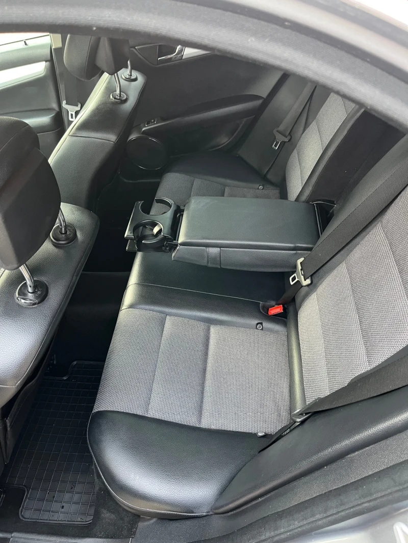 Mercedes-Benz C 220 Avantgarde, снимка 10 - Автомобили и джипове - 53262864