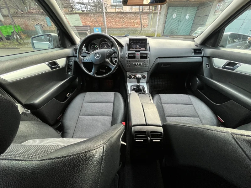 Mercedes-Benz C 220 Avantgarde, снимка 11 - Автомобили и джипове - 53262864