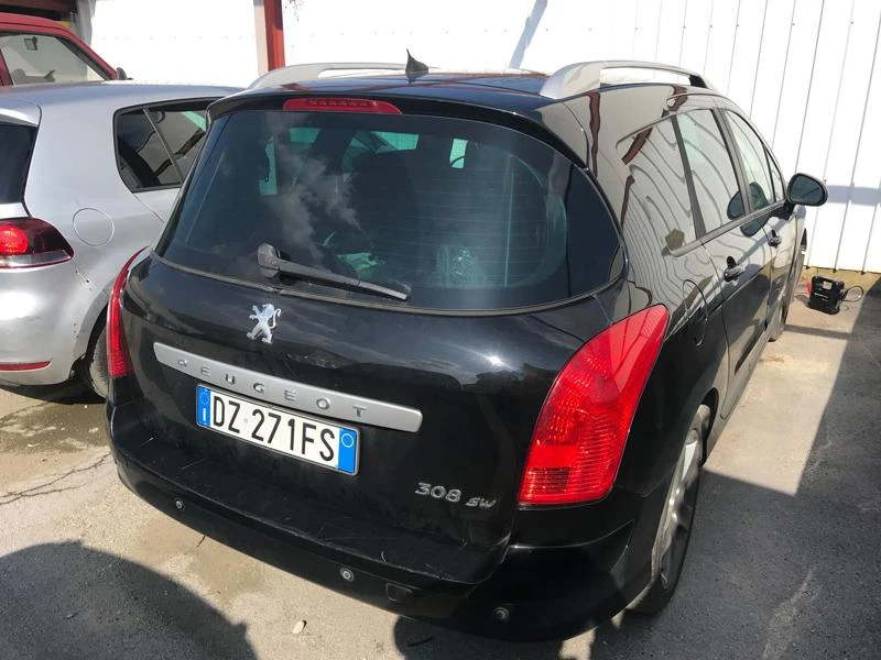 Peugeot 308 1.6hdi ЗА ЧАСТИ, снимка 10 - Автомобили и джипове - 47045911