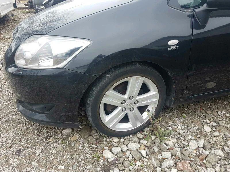 Toyota Auris 2.2D-CAT, снимка 3 - Автомобили и джипове - 42072363