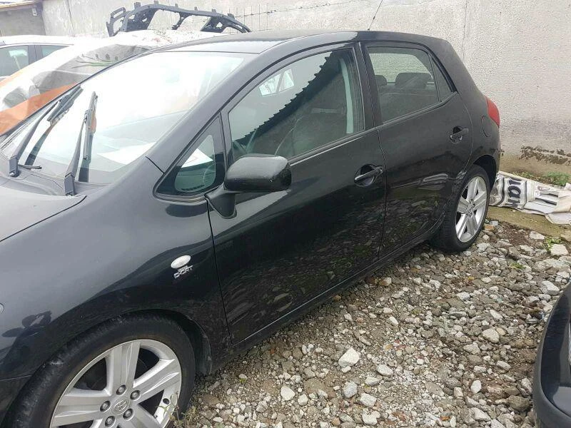 Toyota Auris 2.2D-CAT, снимка 4 - Автомобили и джипове - 42072363