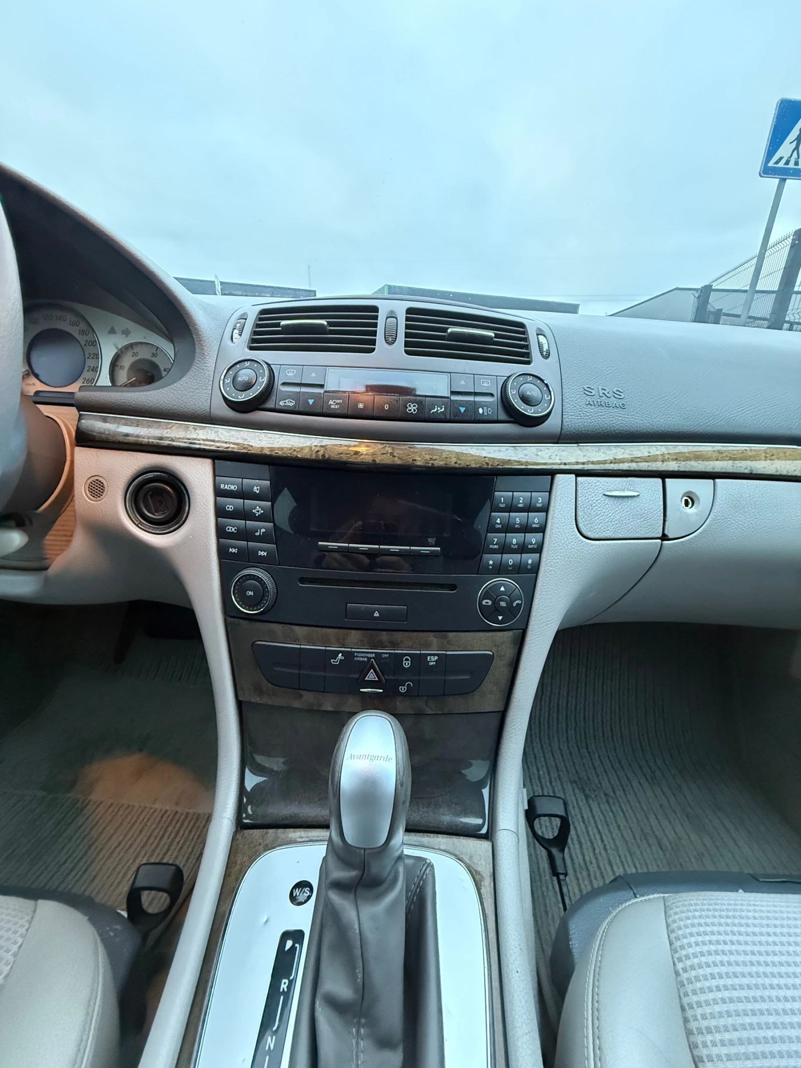 Mercedes-Benz E 270  - изображение 6