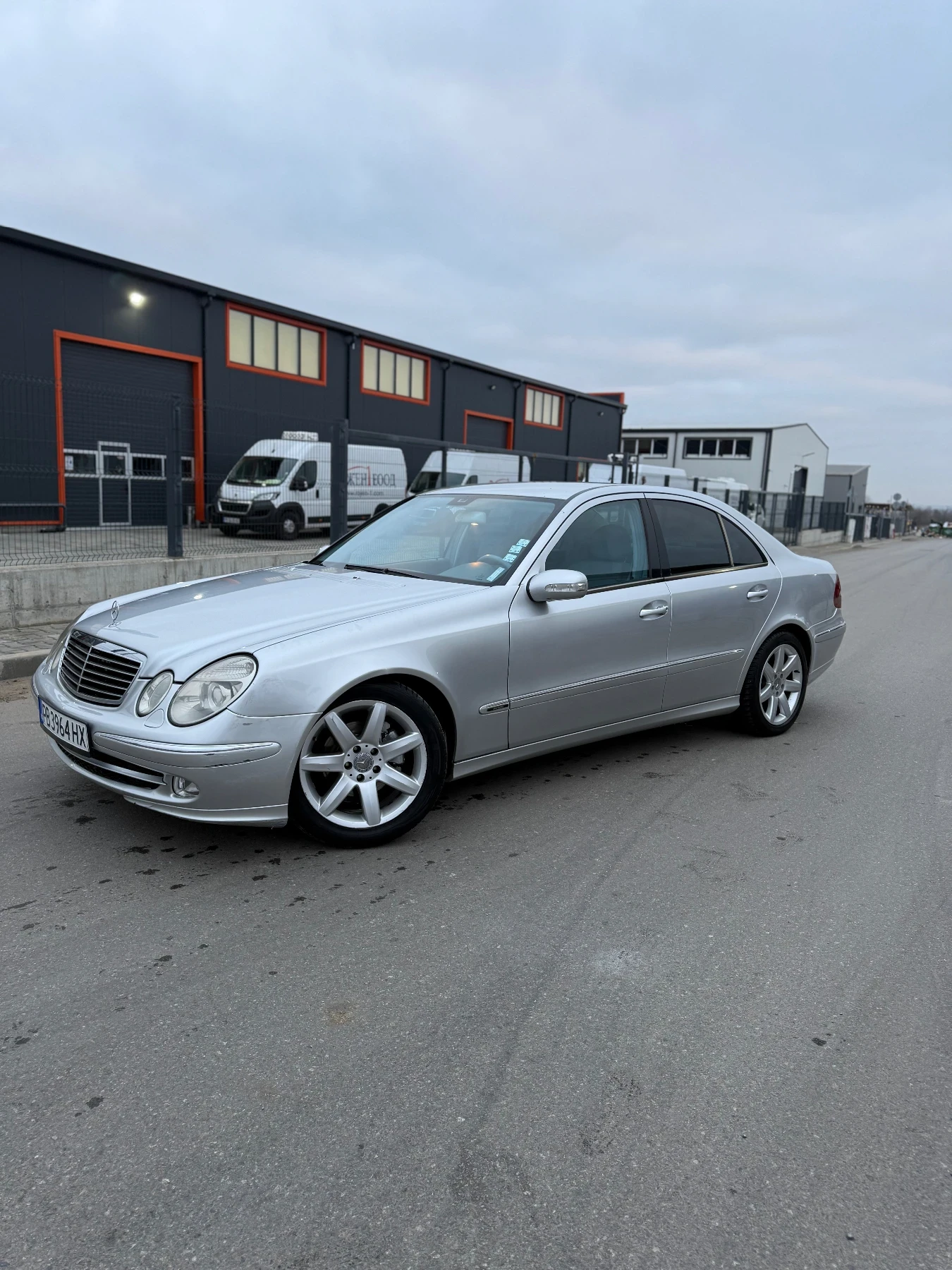 Mercedes-Benz E 270  - изображение 2