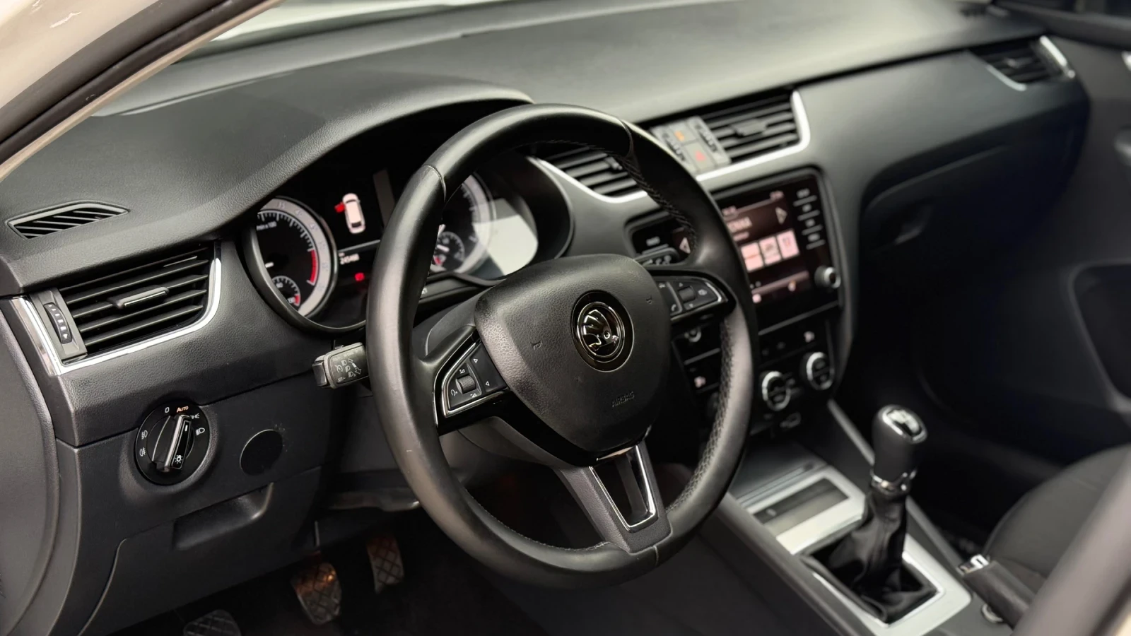 Skoda Octavia, снимка 7 - Автомобили и джипове - 53457624