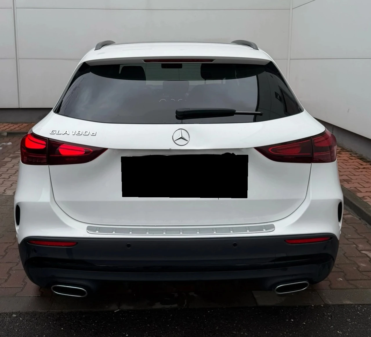 Mercedes-Benz GLA 180 d  AMG-Line, снимка 2 - Автомобили и джипове - 53720779