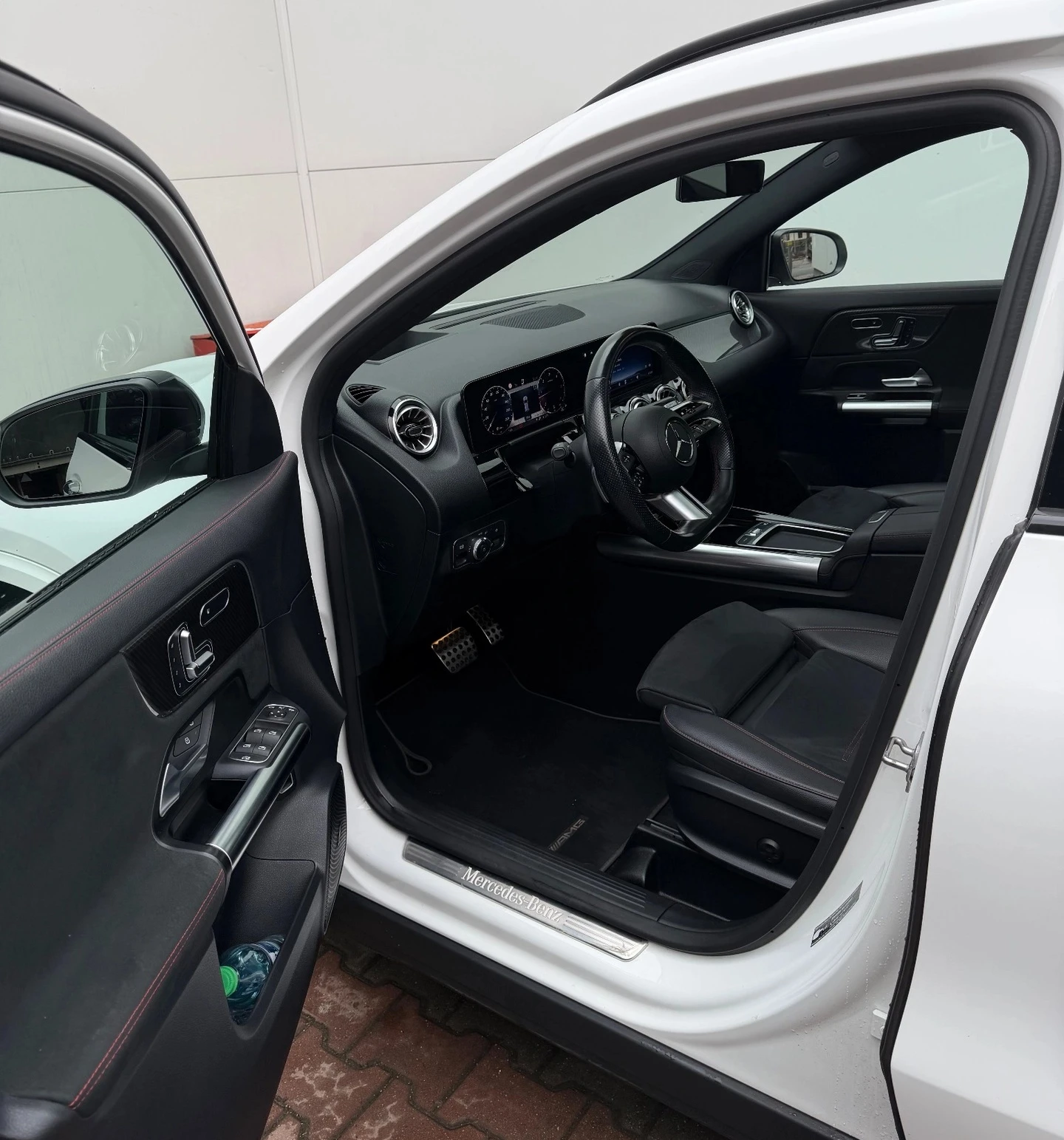 Mercedes-Benz GLA 180 d  AMG-Line, снимка 4 - Автомобили и джипове - 53720779