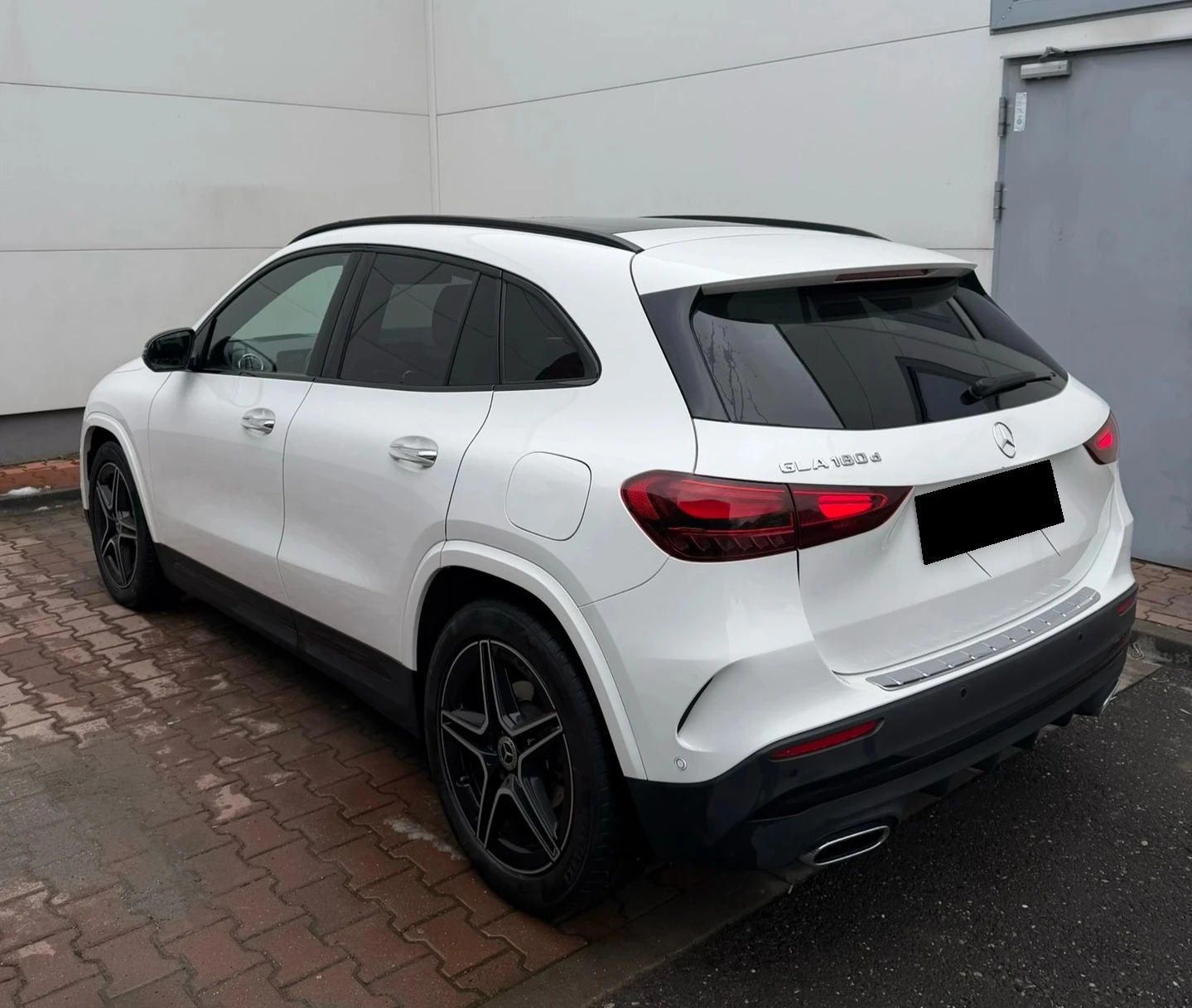 Mercedes-Benz GLA 180 d  AMG-Line, снимка 3 - Автомобили и джипове - 53720779