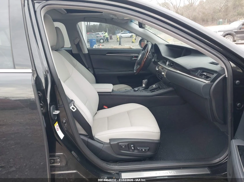 Lexus ES 350 3.5L V-6 DOHC, VVT, 268HP Front Wheel Drive, снимка 5 - Автомобили и джипове - 53830389