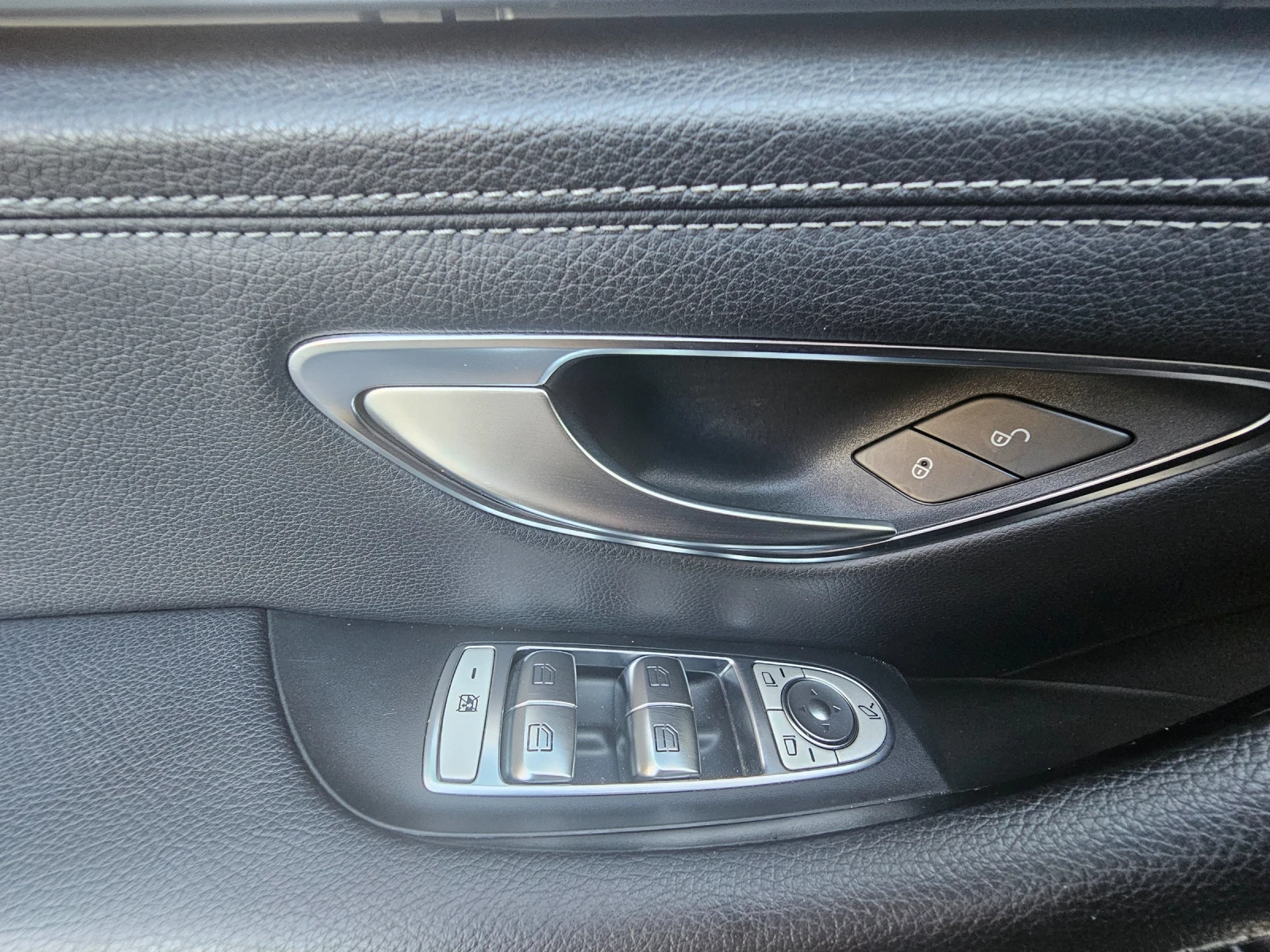 Mercedes-Benz E 220 W213 AMG , снимка 8 - Автомобили и джипове - 54150269