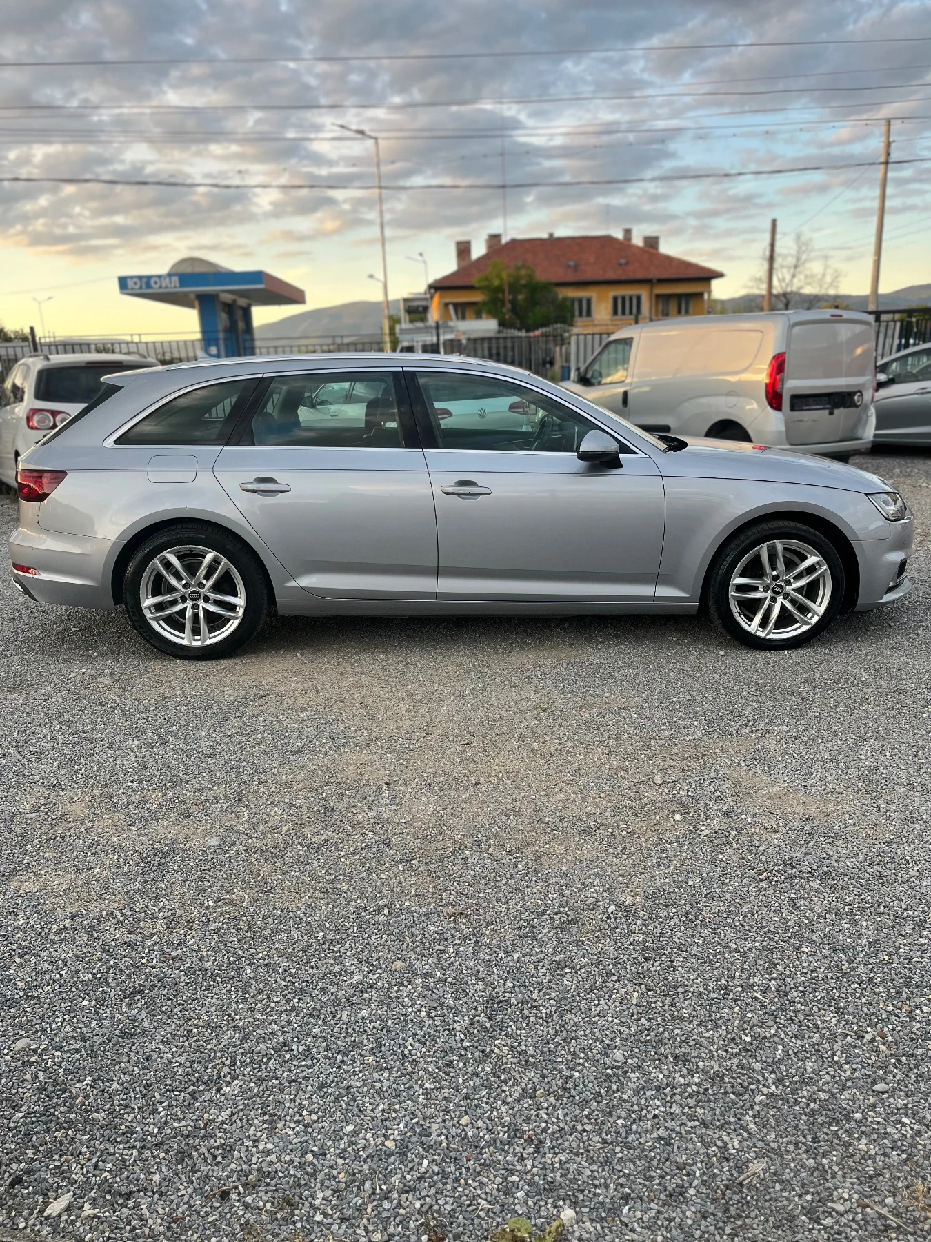 Audi A4 2.0, снимка 4 - Автомобили и джипове - 54397308