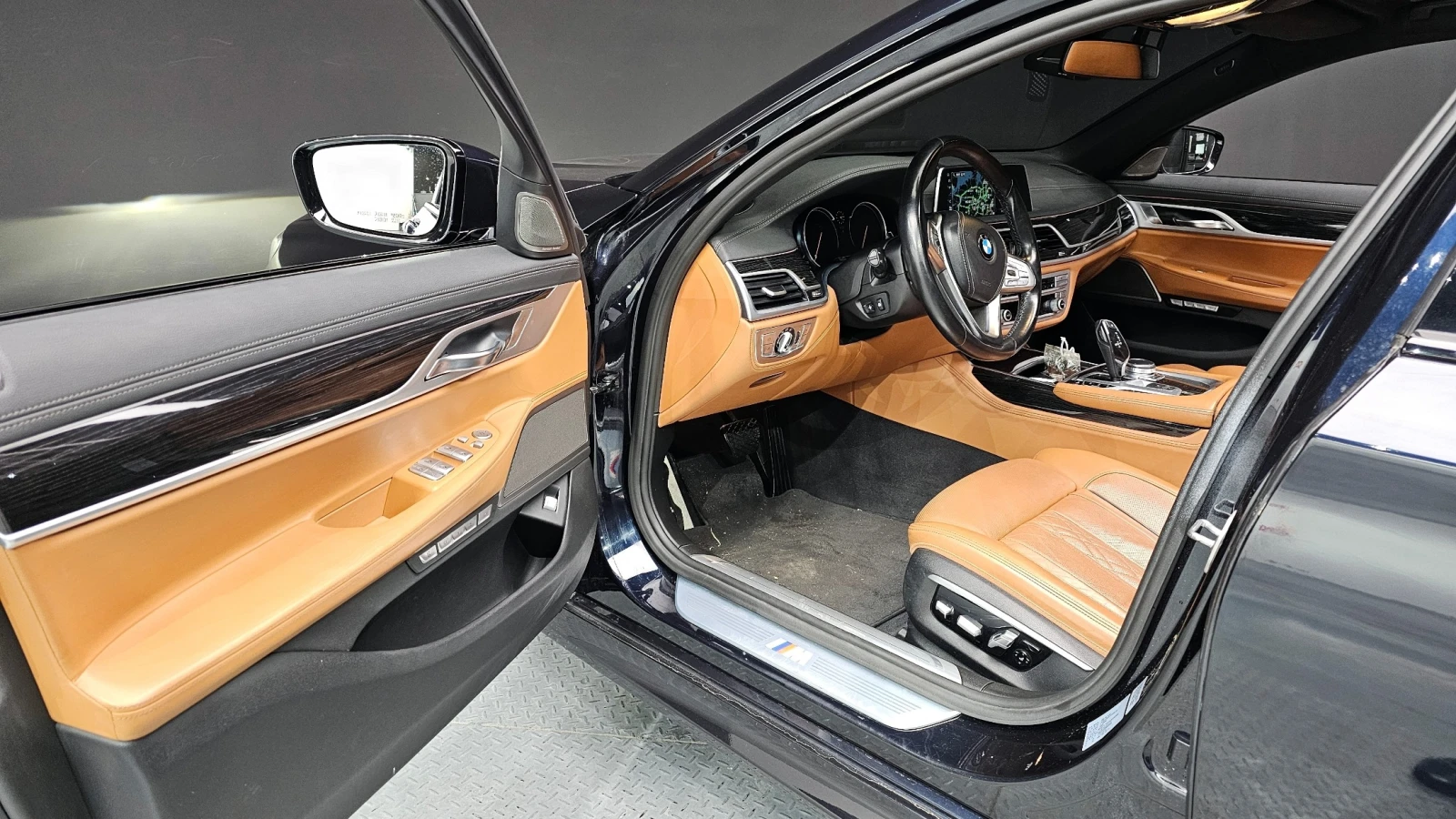 BMW 740 d xDrive M Sport | 360 Camera | Distronic | Massag, снимка 9 - Автомобили и джипове - 54620346
