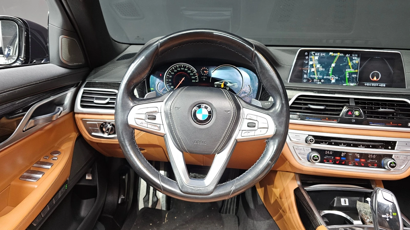 BMW 740 d xDrive M Sport | 360 Camera | Distronic | Massag, снимка 12 - Автомобили и джипове - 54620346