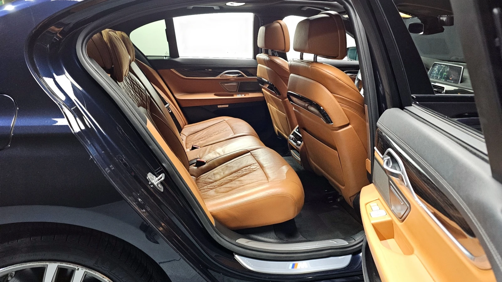 BMW 740 d xDrive M Sport | 360 Camera | Distronic | Massag, снимка 11 - Автомобили и джипове - 54620346
