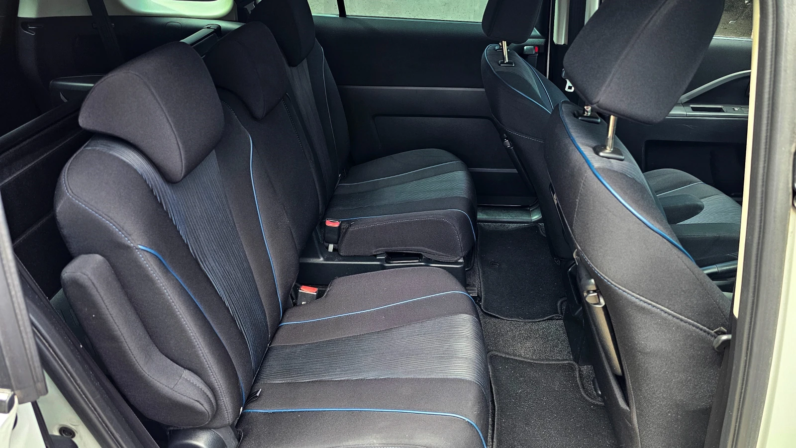 Mazda 5 2.0i-150kc-6+ 1, снимка 9 - Автомобили и джипове - 54710189