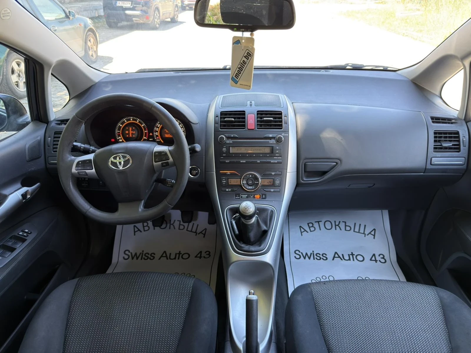 Toyota Auris 1.6 VVT-i, снимка 10 - Автомобили и джипове - 54986058