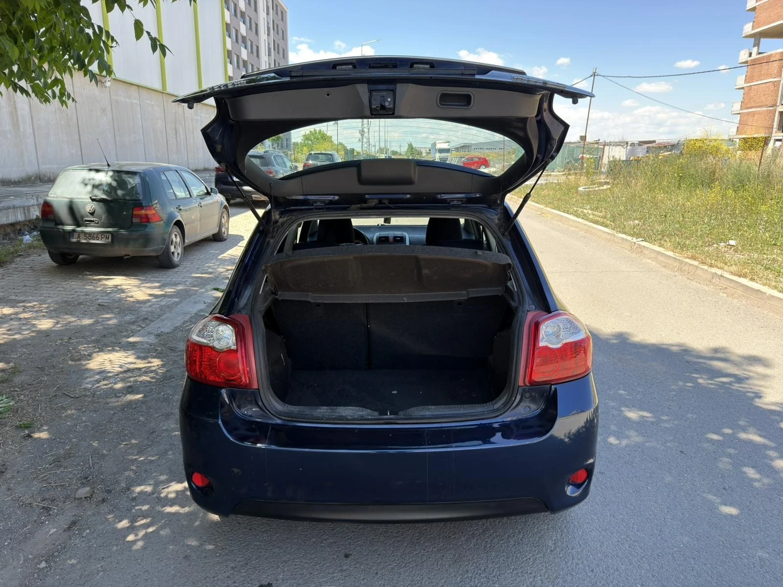 Toyota Auris 1.6 VVT-i, снимка 8 - Автомобили и джипове - 54986058