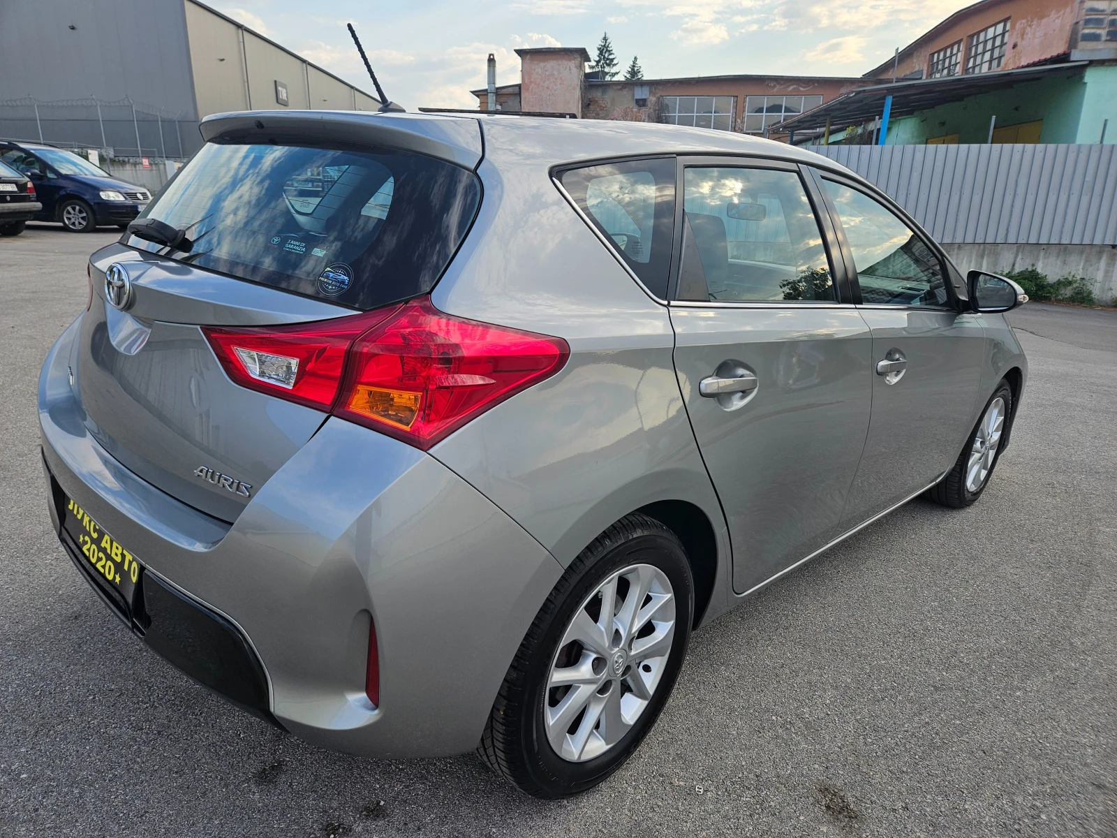 Toyota Auris 1.4 ПЕРФЕКТНА НАВИ КАМЕРА, снимка 4 - Автомобили и джипове - 55583323