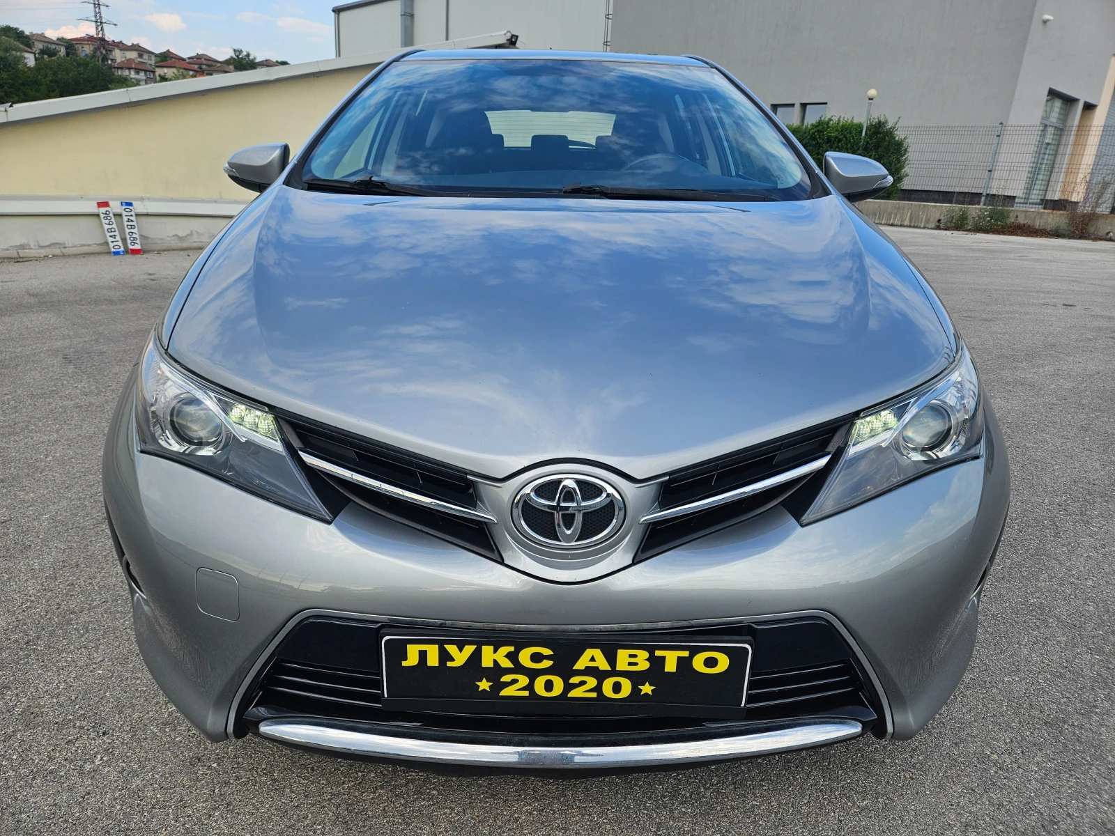 Toyota Auris 1.4 ПЕРФЕКТНА НАВИ КАМЕРА