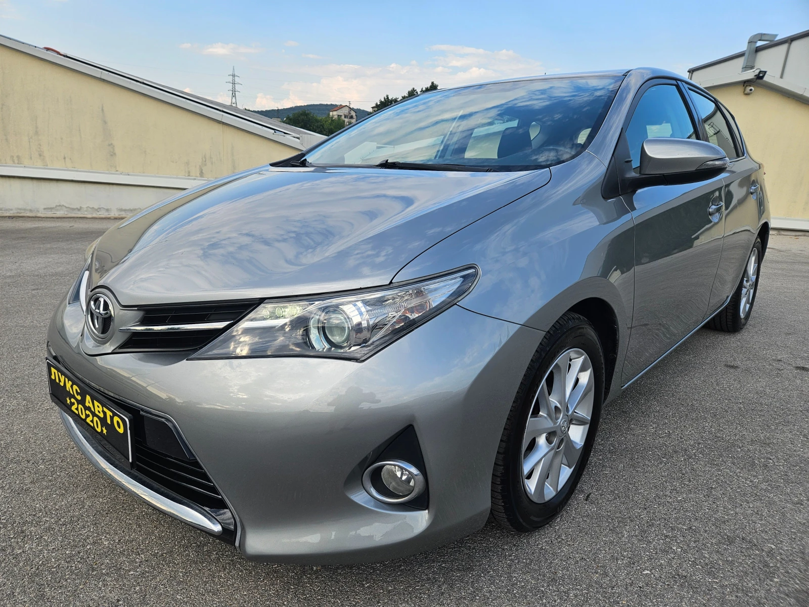 Toyota Auris 1.4 ПЕРФЕКТНА НАВИ КАМЕРА, снимка 8 - Автомобили и джипове - 55583323