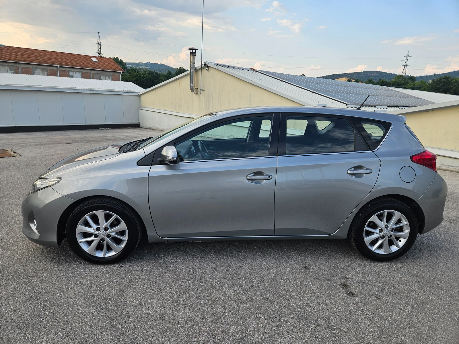 Toyota Auris 1.4 ПЕРФЕКТНА НАВИ КАМЕРА, снимка 7 - Автомобили и джипове - 55583323