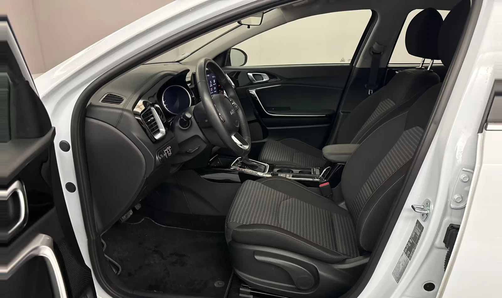 Kia XCeed PHEV/141HP/VISION/CAM/LED/NAVI/CPLAY/KLESS/593q, снимка 5 - Автомобили и джипове - 55661666