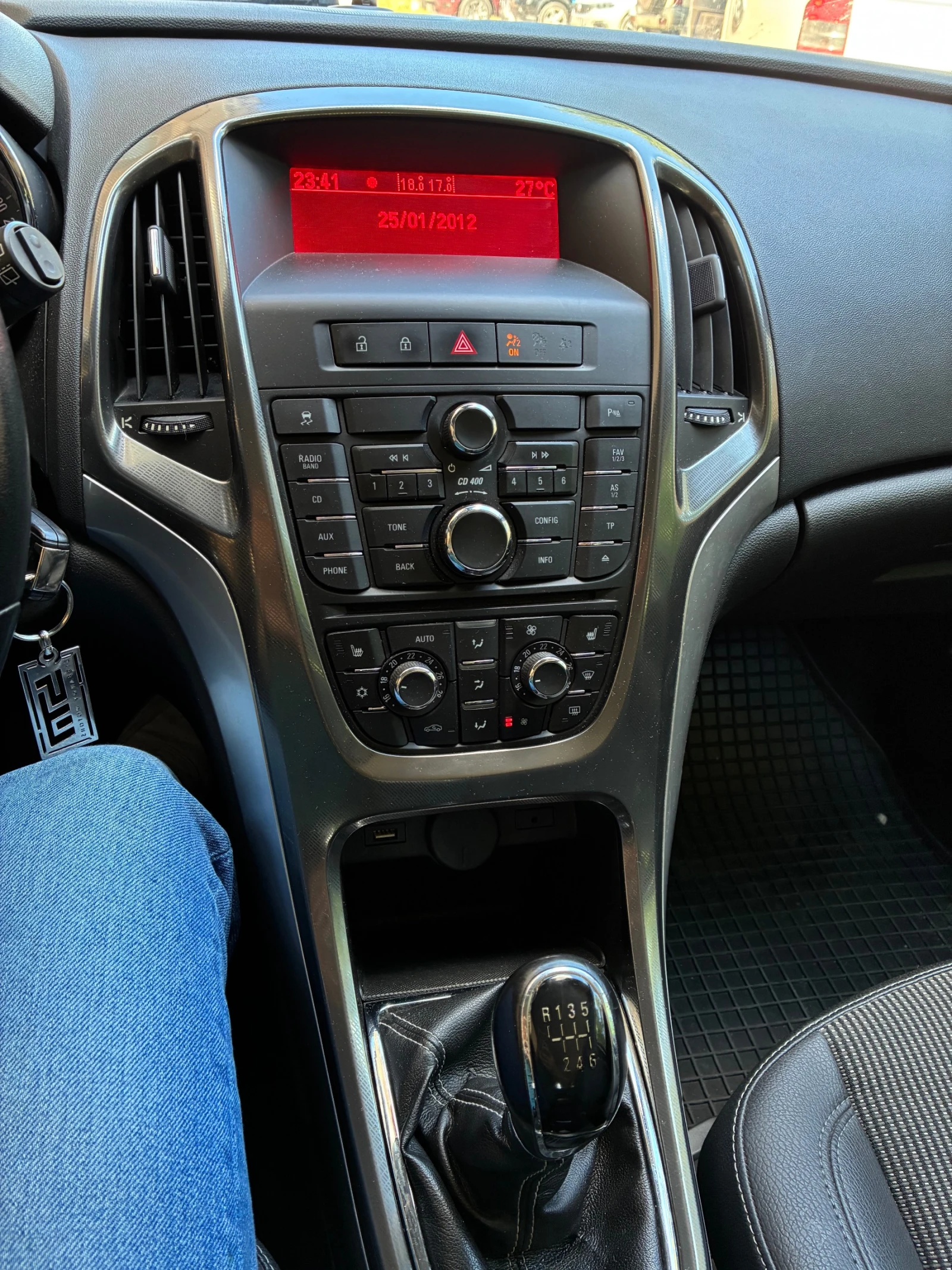 Opel Astra J, снимка 3 - Автомобили и джипове - 56645027