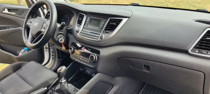 Hyundai Tucson 1.7, снимка 6 - Автомобили и джипове - 52054957