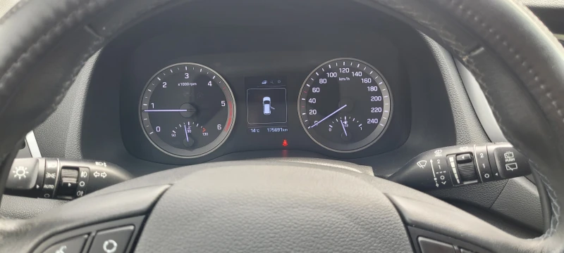 Hyundai Tucson 1.7, снимка 8 - Автомобили и джипове - 52054957