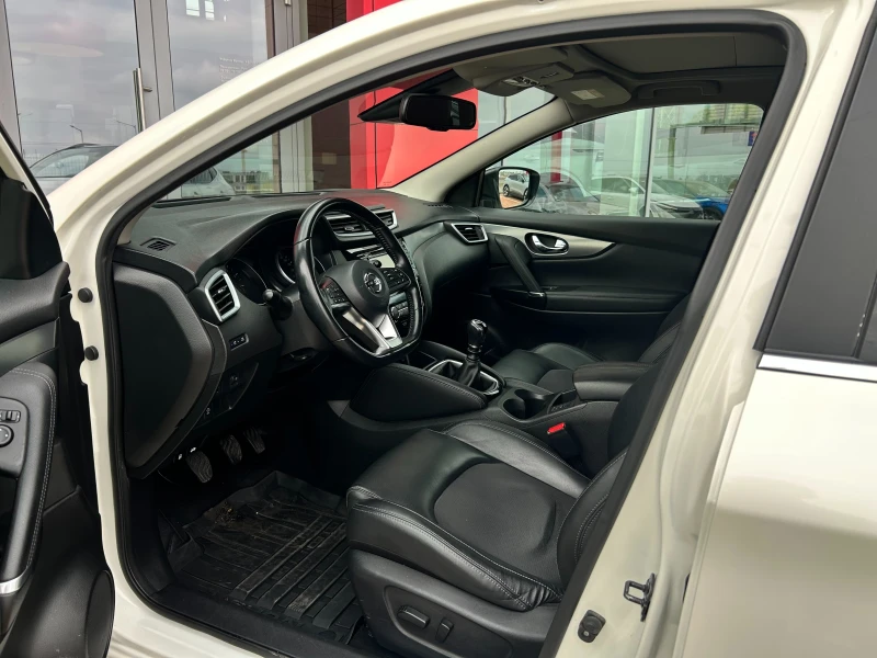 Nissan Qashqai 1.3 DIG-T N-Connecta 6M/T, снимка 4 - Автомобили и джипове - 52075401