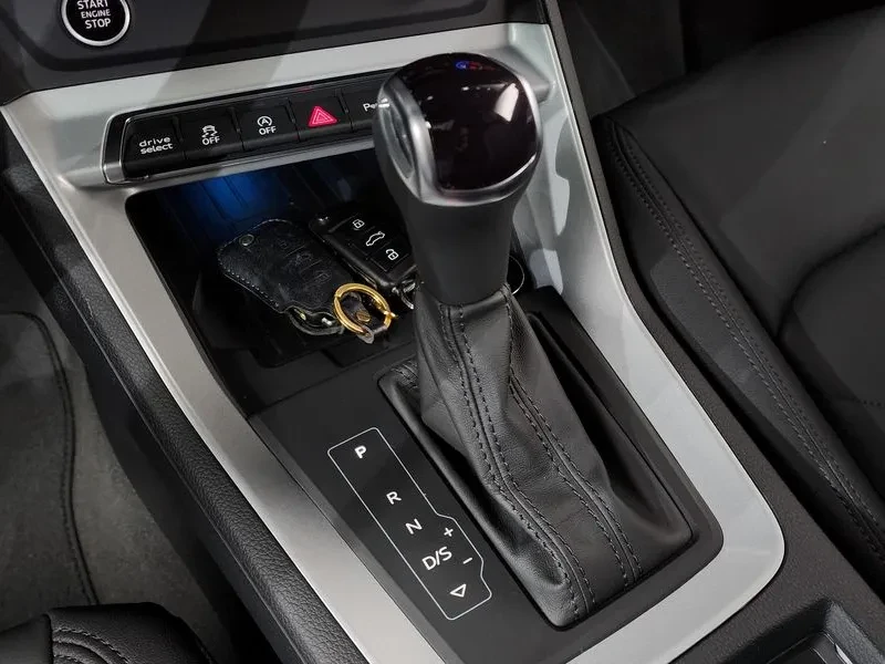 Audi Q3 40 Tfsi Quattro Premium, снимка 9 - Автомобили и джипове - 56702832