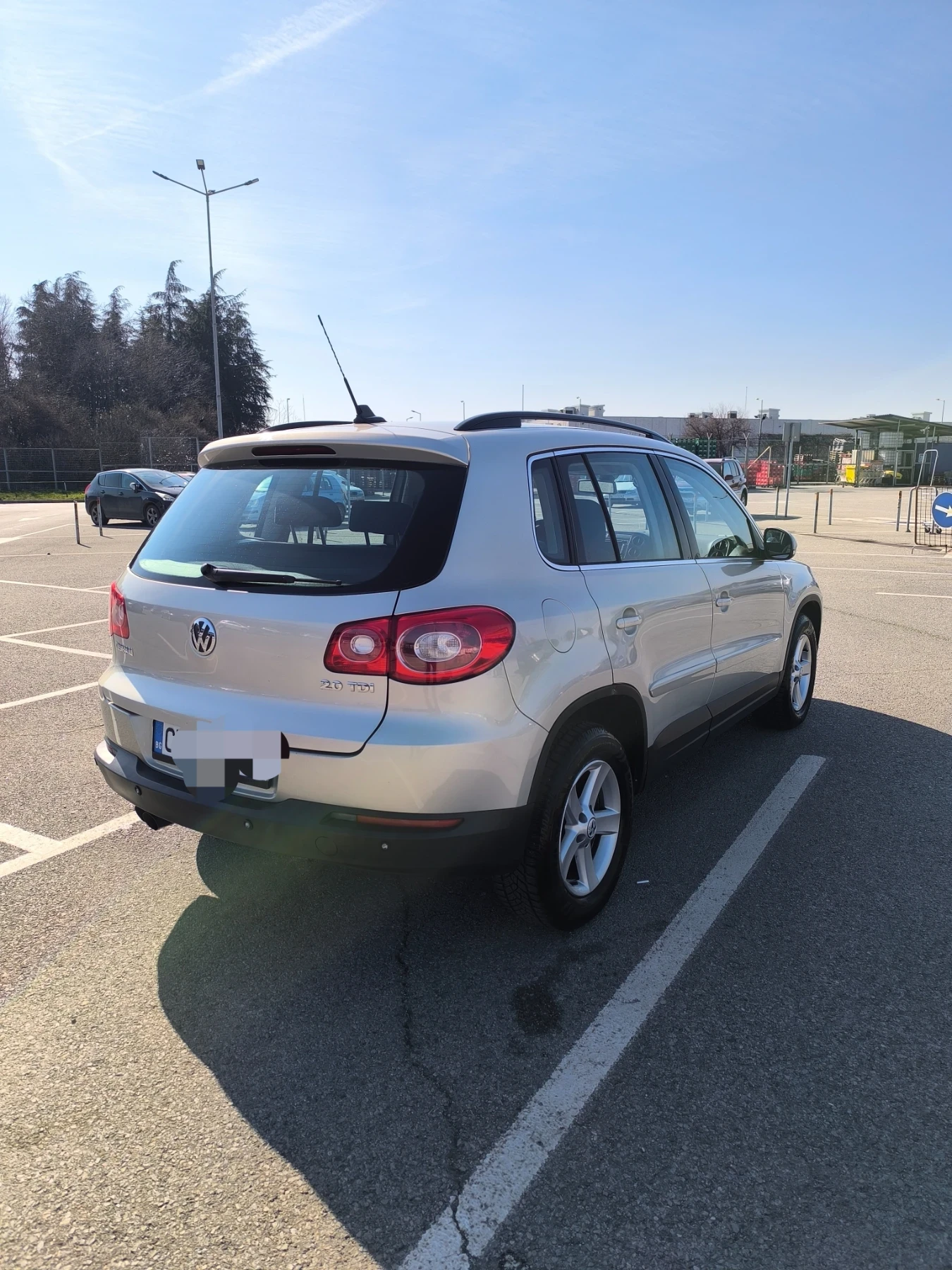 VW Tiguan 2.0 TDI 140k.с 4х4, снимка 4 - Автомобили и джипове - 53921509