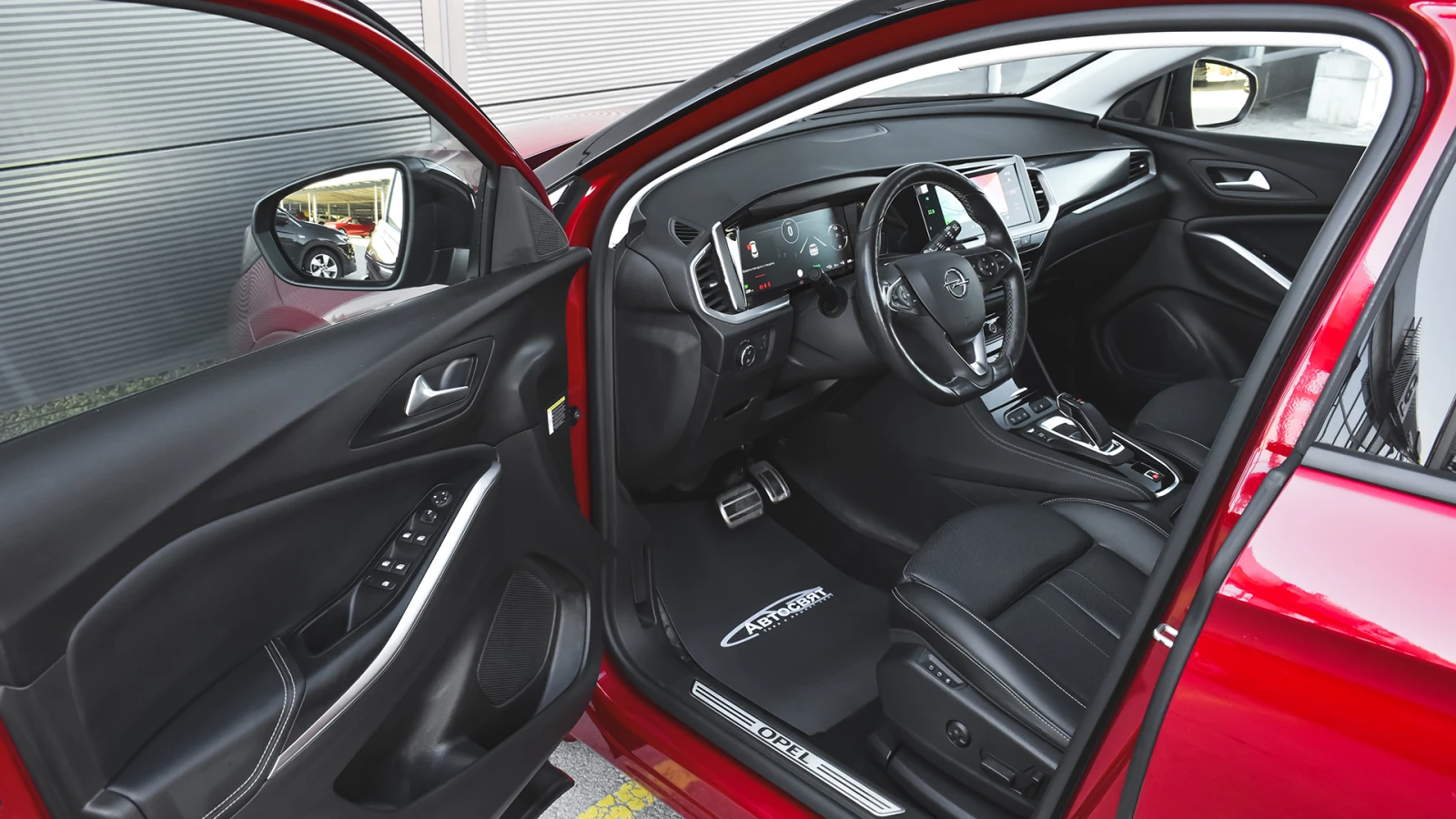 Opel Grandland 1.6i Turbo Ultimate Plug-in Hybrid Automatic, снимка 8 - Автомобили и джипове - 54456212