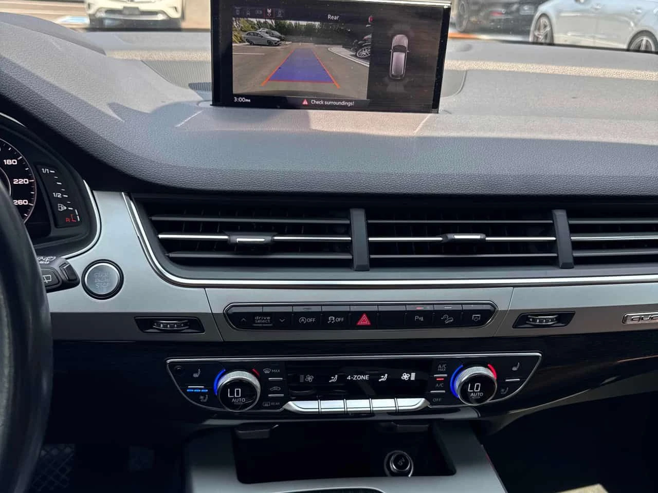 Audi Q7 Technik / 360 / DIS / BANG & OLUFSEN , снимка 9 - Автомобили и джипове - 55507952