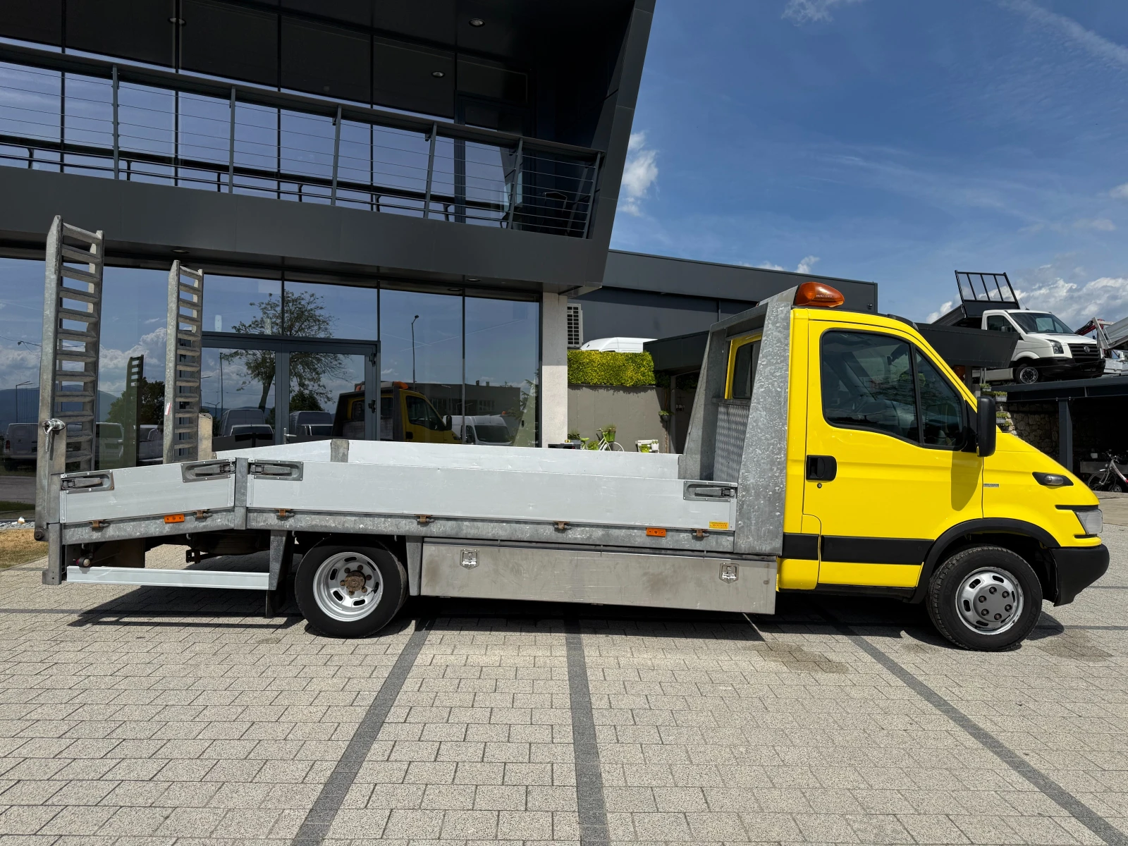 Iveco Daily 40C14 3.0HPI до 3.5т. 4.55м. - Специален, снимка 8 - Бусове и автобуси - 54669191