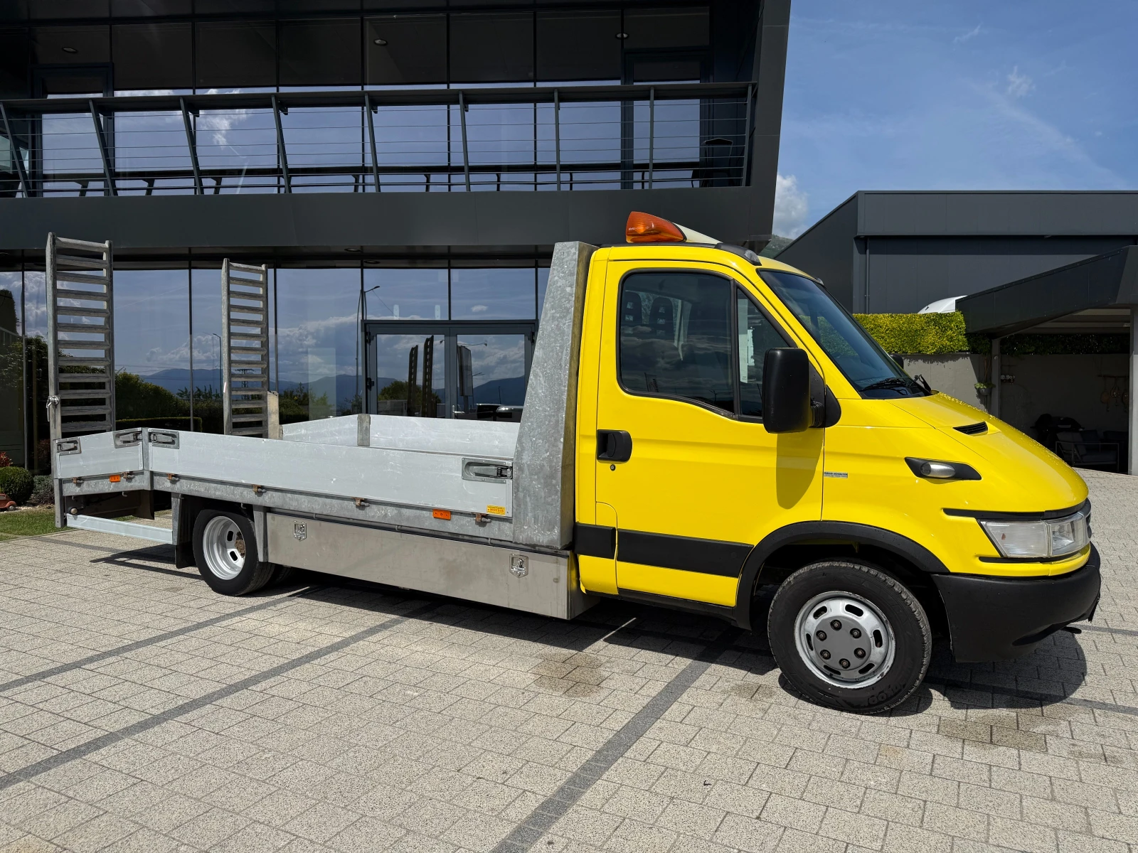 Iveco Daily 40C14 3.0HPI до 3.5т. 4.55м. - Специален, снимка 2 - Бусове и автобуси - 54669191