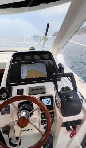 Моторна яхта Jeanneau Merry Fisher 855 , снимка 9