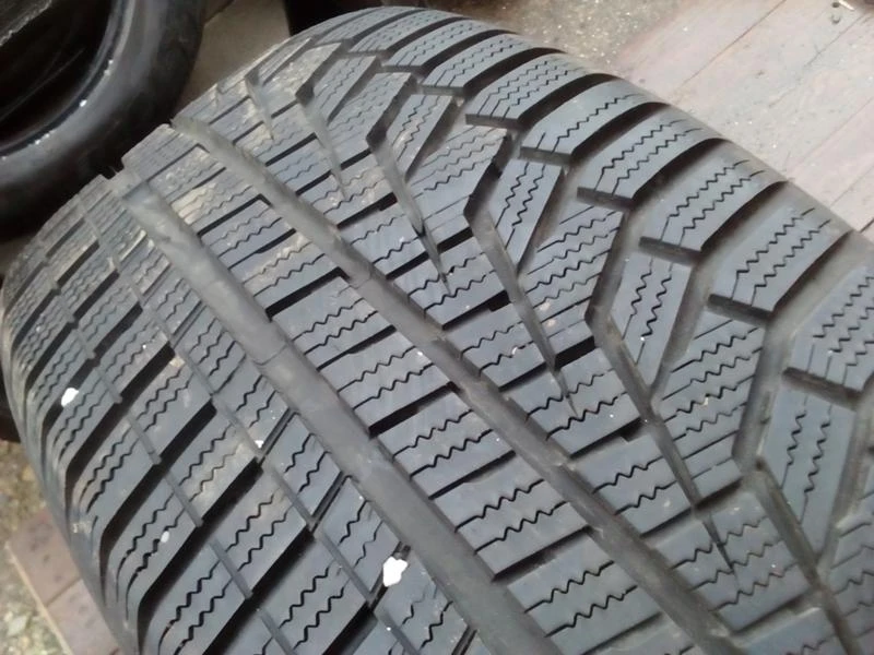 Гуми Зимни 225/55R17, снимка 1 - Гуми и джанти - 20465672