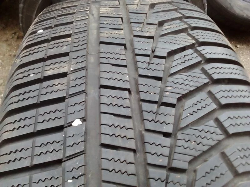 Гуми Зимни 225/55R17, снимка 2 - Гуми и джанти - 20465672