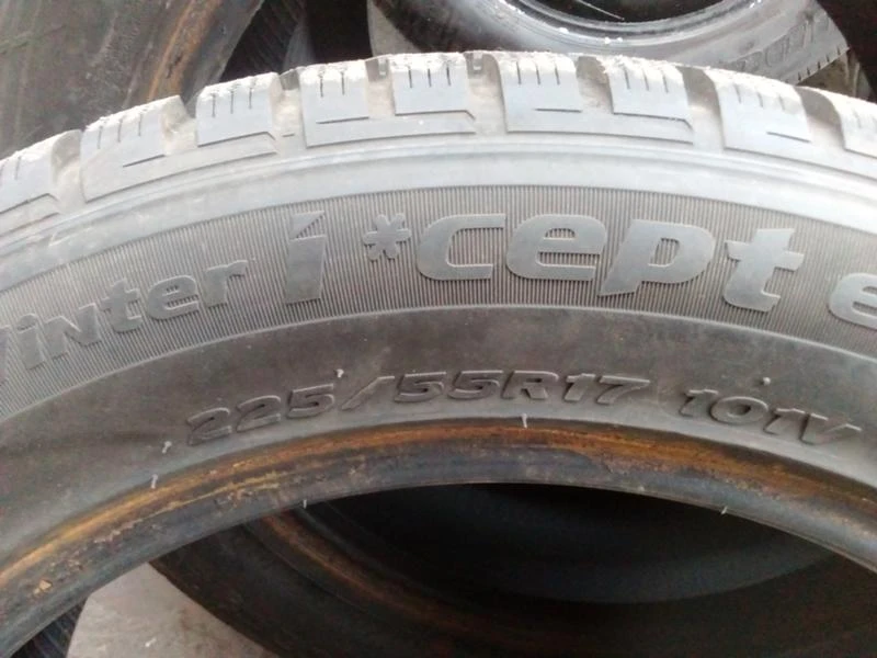 Гуми Зимни 225/55R17, снимка 4 - Гуми и джанти - 20465672