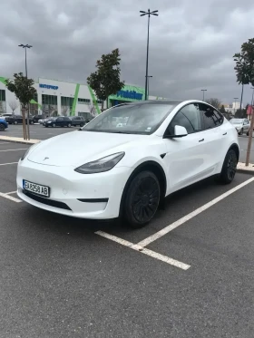 ������ Tesla Model Y