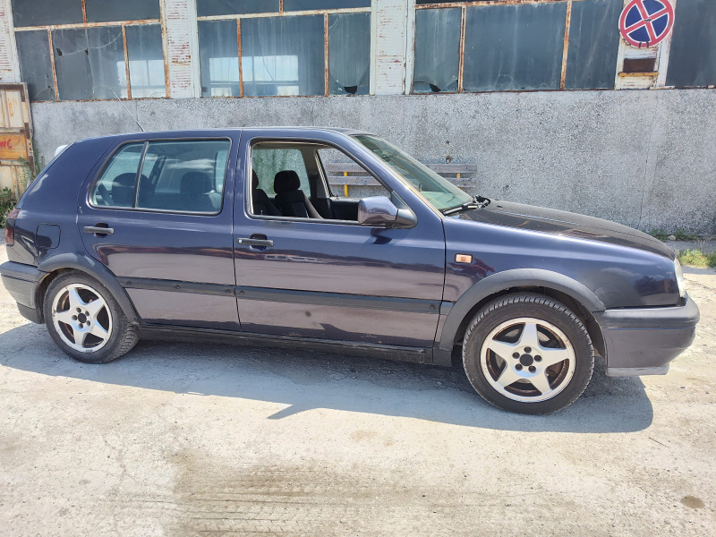 VW Golf 2.0 GTI, снимка 3 - Автомобили и джипове - 46799591