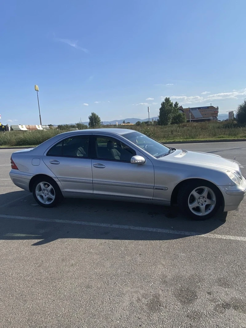 Mercedes-Benz C 200, снимка 3 - Автомобили и джипове - 47448621