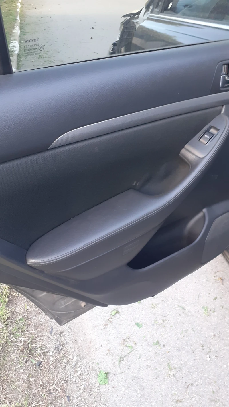 Toyota Avensis 2.2/177 DCAT, снимка 7 - Автомобили и джипове - 51402193