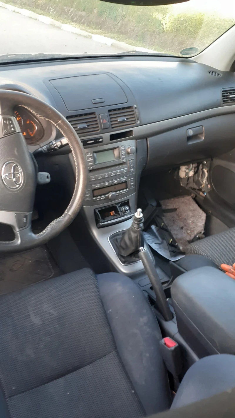 Toyota Avensis 2.2/177 DCAT, снимка 6 - Автомобили и джипове - 51402193