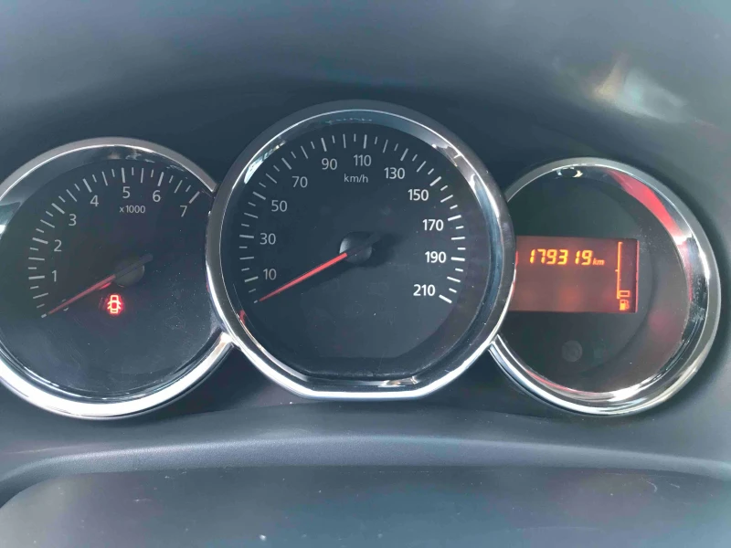 Dacia Logan, снимка 2 - Автомобили и джипове - 52444347