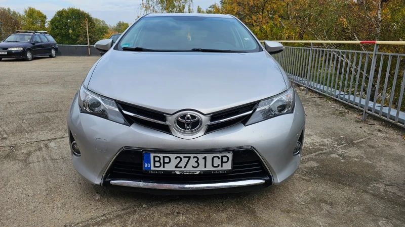Toyota Auris, снимка 10 - Автомобили и джипове - 52847140