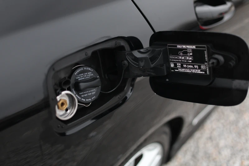 Mercedes-Benz C 300 4Matic AMG, снимка 13 - Автомобили и джипове - 53225956