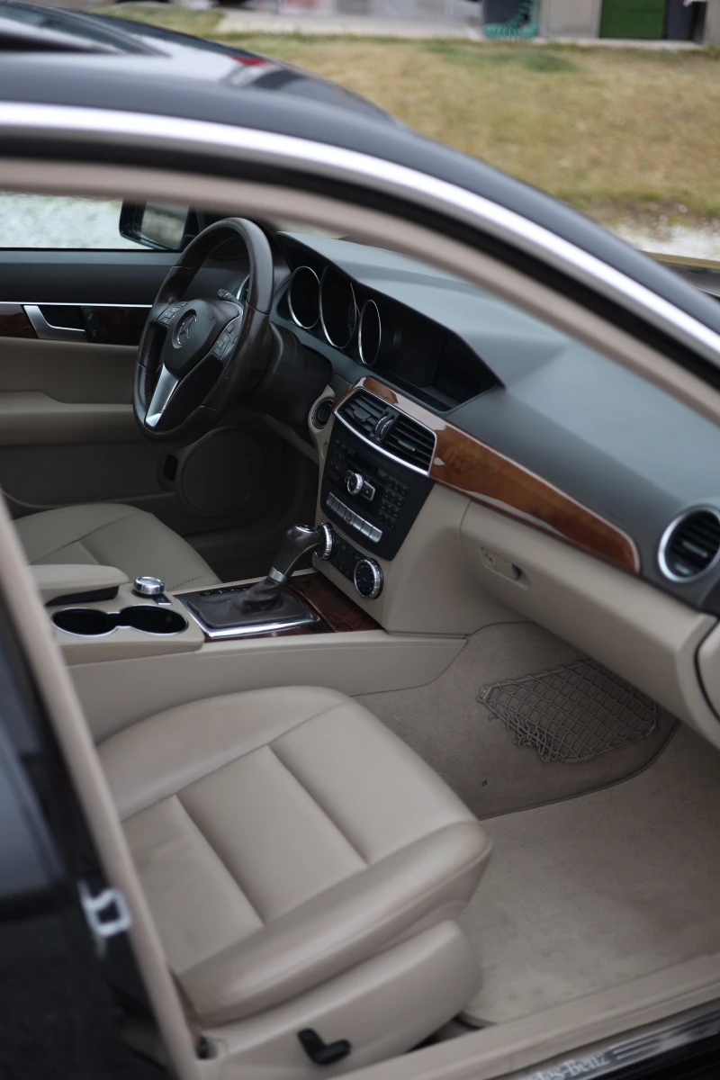 Mercedes-Benz C 300 4Matic AMG, снимка 14 - Автомобили и джипове - 53225956