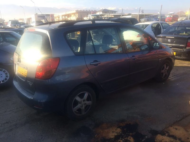 Toyota Corolla verso 2.0 d4d, снимка 3 - Автомобили и джипове - 27380989