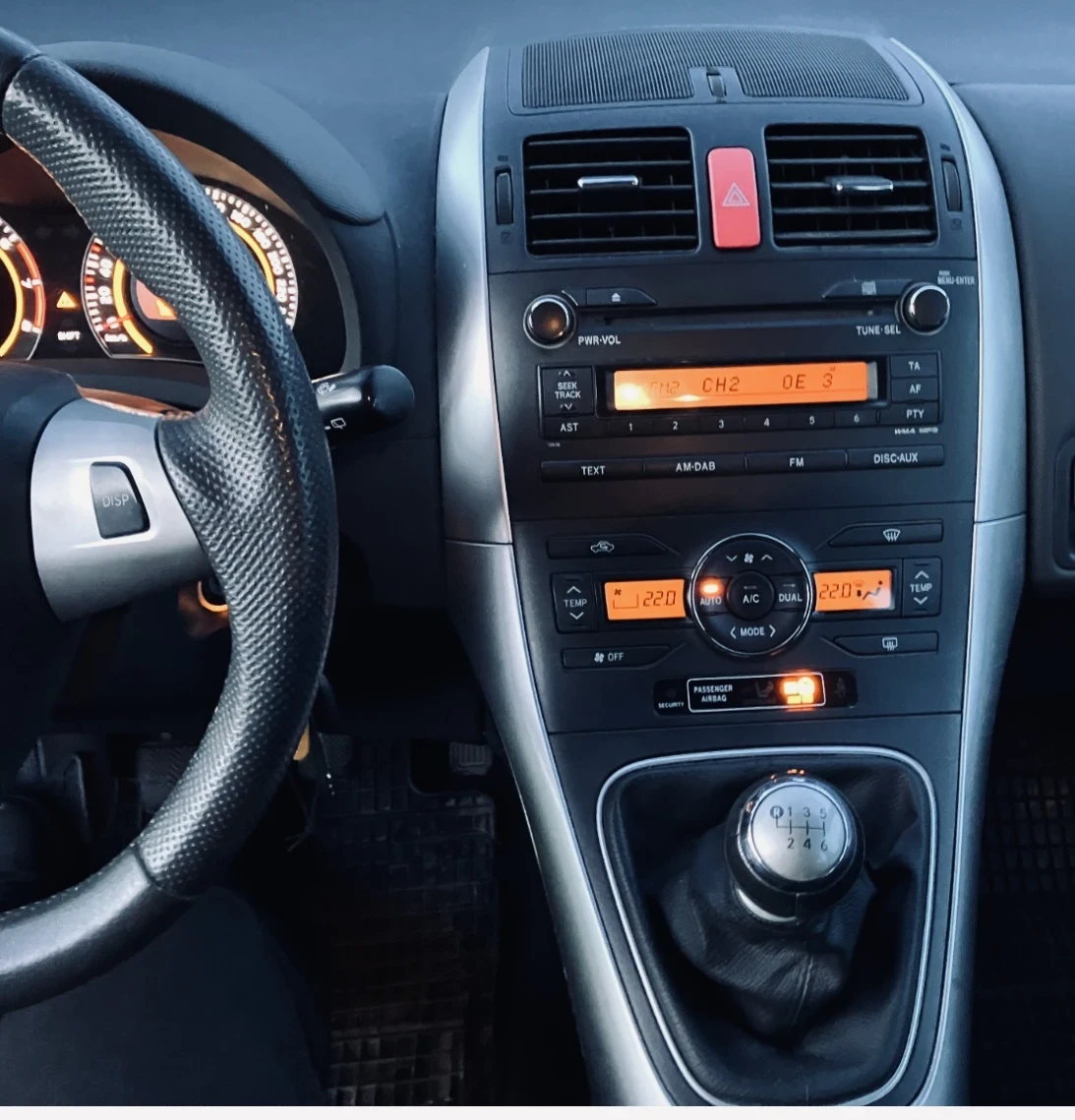 Toyota Auris 1.33VVT-I, снимка 5 - Автомобили и джипове - 53736168